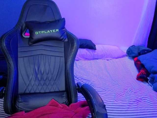 Miacanelaxo's BongaCams show and profile