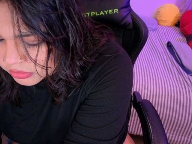 Miacanelaxo's BongaCams show and profile