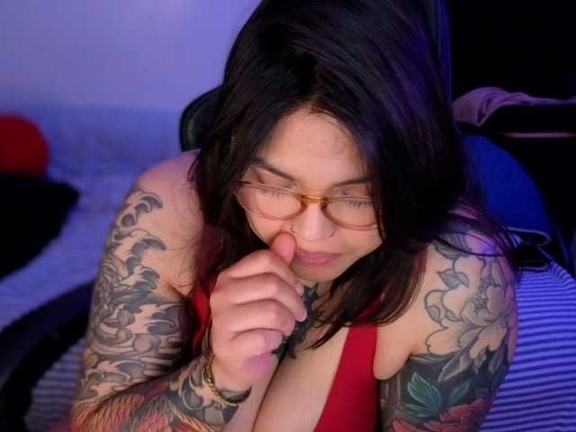 Miacanelaxo's BongaCams show and profile