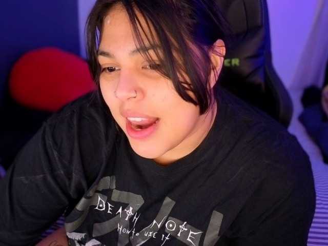 Miacanelaxo's BongaCams show and profile