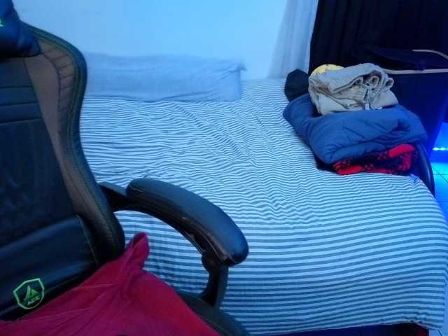 Miacanelaxo's BongaCams show and profile