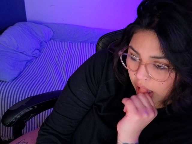 Miacanelaxo's BongaCams show and profile