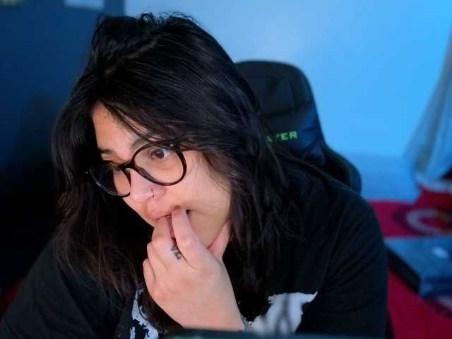 Miacanelaxo's BongaCams show and profile