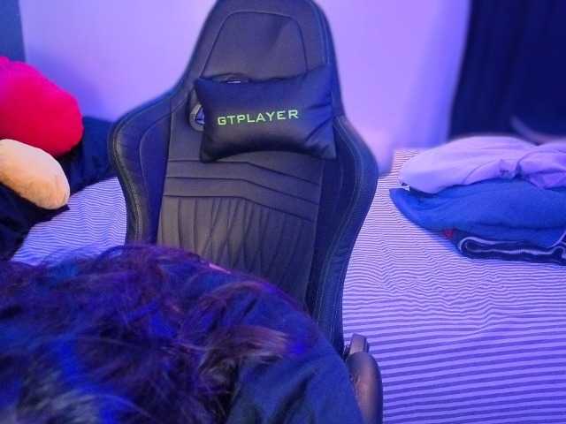 Miacanelaxo's BongaCams show and profile