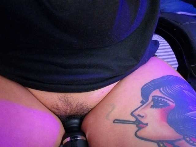 Miacanelaxo's BongaCams show and profile