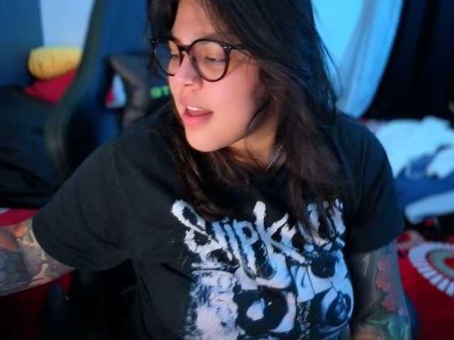 Miacanelaxo's BongaCams show and profile