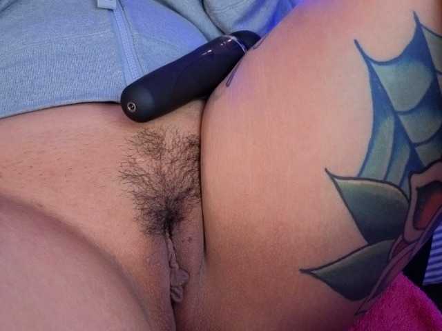 Miacanelaxo's BongaCams show and profile