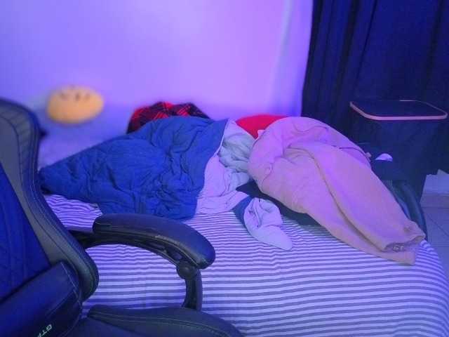 Miacanelaxo's BongaCams show and profile