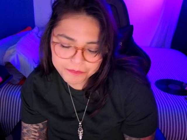 Miacanelaxo's BongaCams show and profile