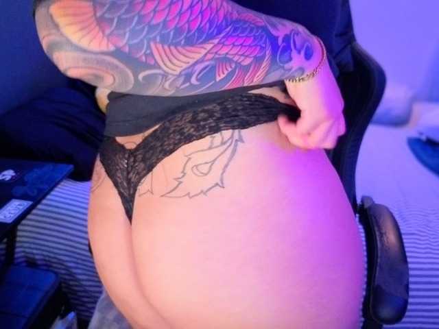 Miacanelaxo's BongaCams show and profile