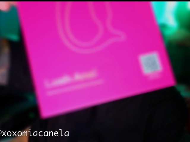 Miacanelaxo's BongaCams show and profile