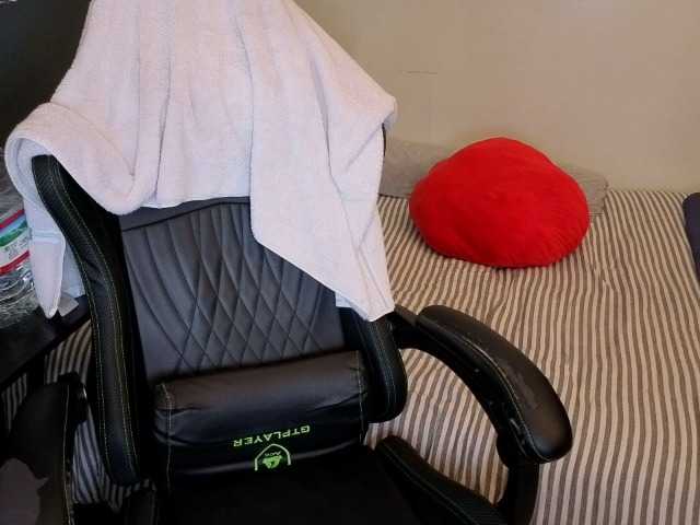 Miacanelaxo's BongaCams show and profile