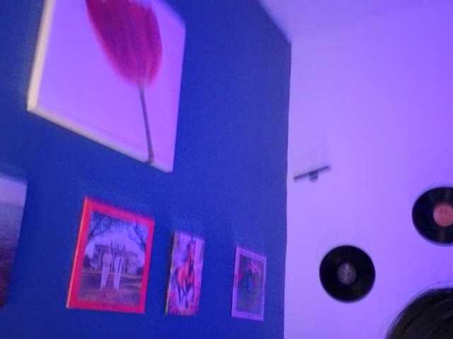 Miacanelaxo's BongaCams show and profile