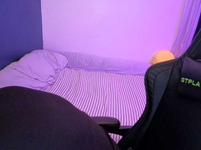 Miacanelaxo's BongaCams show and profile