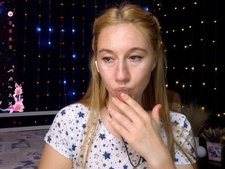 kiskaWEDNESDAY Porn Show