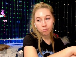 kiskaWEDNESDAY Porn Show