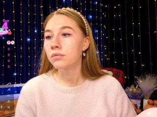 kiskaWEDNESDAY Porn Show