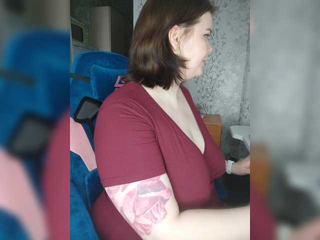 Cutecheeks's BongaCams show and profile