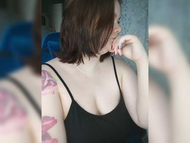 Cutecheeks's BongaCams show and profile