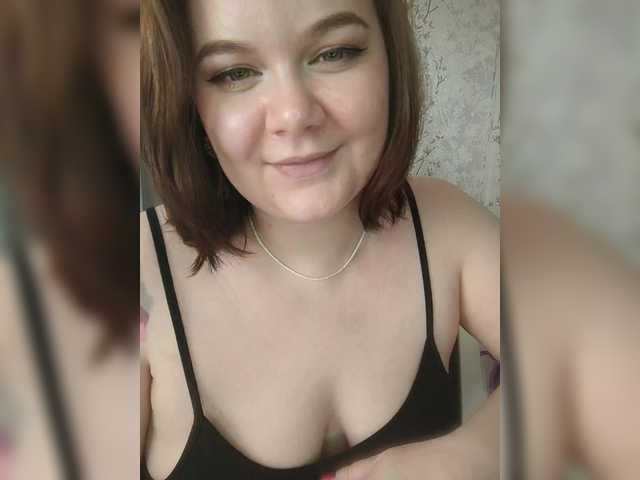Cutecheeks's BongaCams show and profile