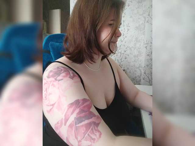 Cutecheeks's BongaCams show and profile