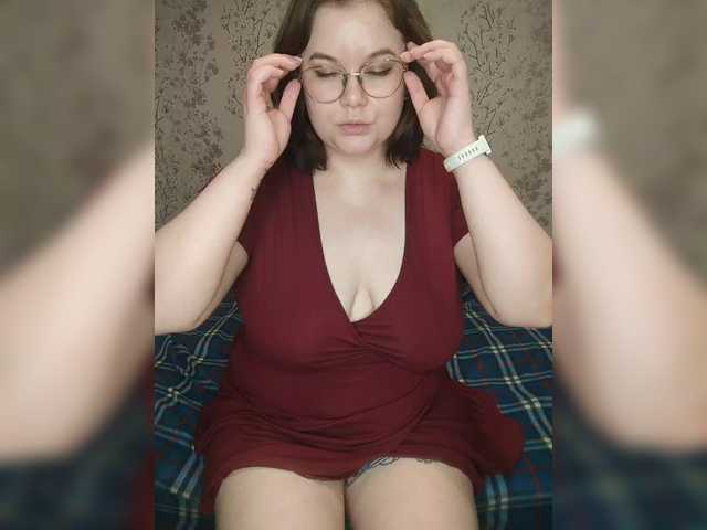 Cutecheeks's BongaCams show and profile