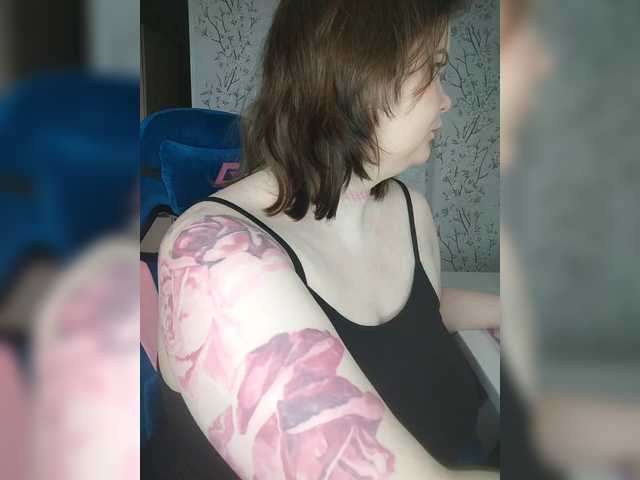 Cutecheeks's BongaCams show and profile