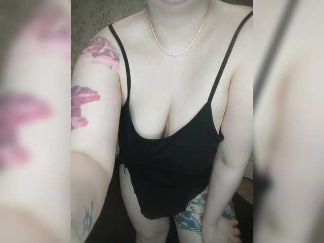 Cutecheeks's BongaCams show and profile