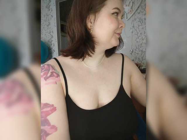 Cutecheeks's BongaCams show and profile