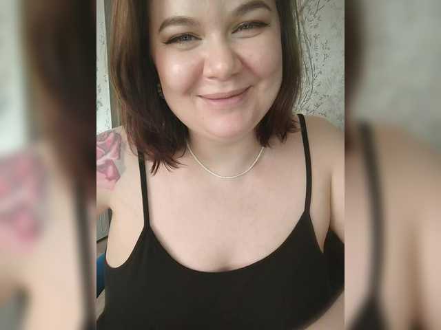 Cutecheeks's BongaCams show and profile