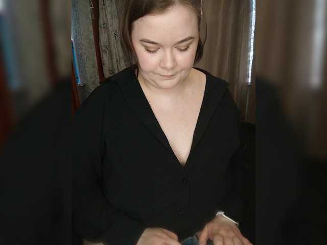 Cutecheeks's BongaCams show and profile