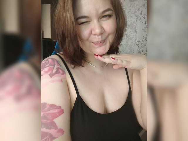 Cutecheeks's BongaCams show and profile