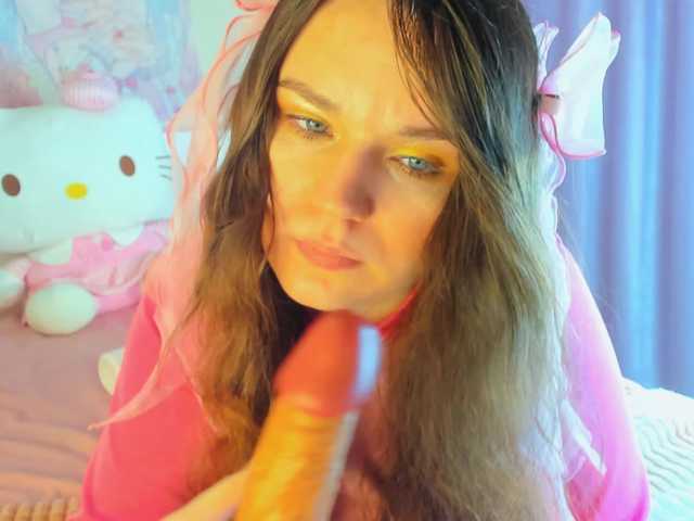 Kuraii's BongaCams show and profile