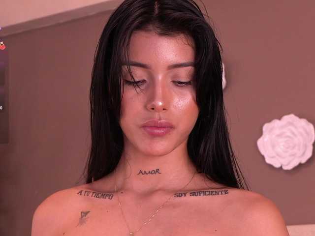 EvaMoretti's BongaCams show and profile