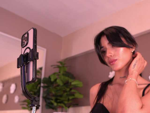 EvaMoretti's BongaCams show and profile