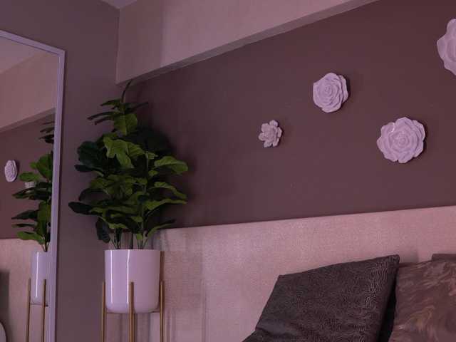 EvaMoretti's BongaCams show and profile