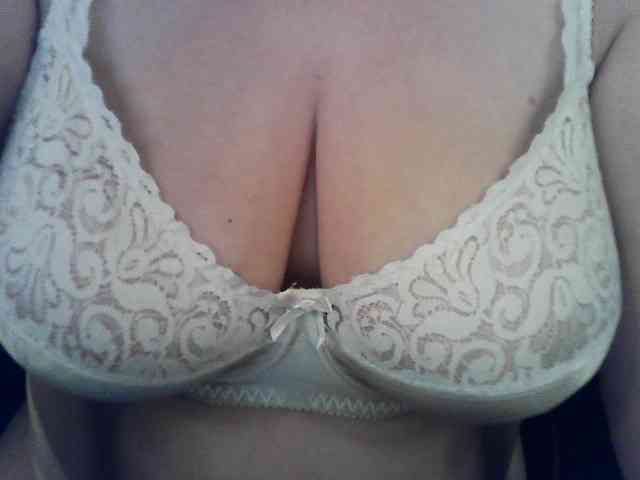 --A-M-I-N-A-- webcam