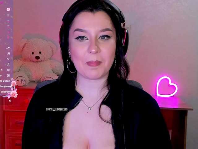 M-O-L-N-I-Y-A's BongaCams show and profile