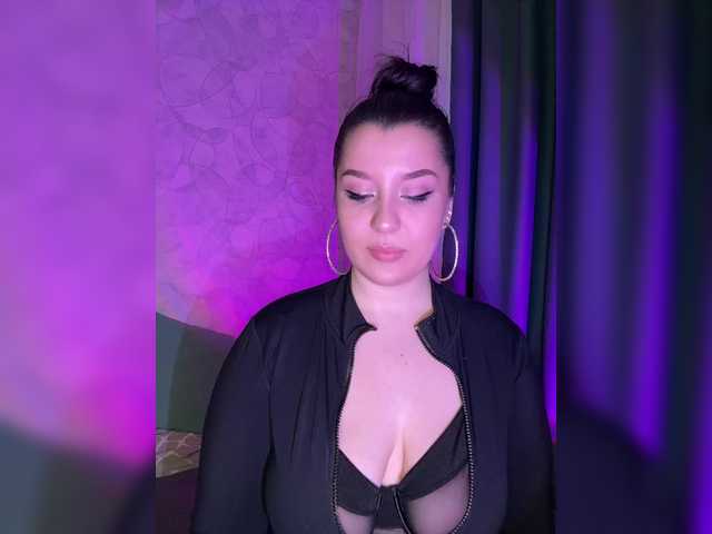 M-O-L-N-I-Y-A's BongaCams show and profile