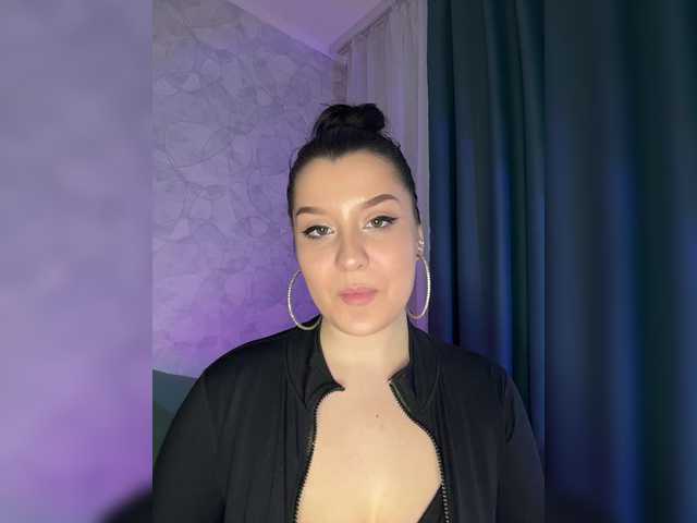 M-O-L-N-I-Y-A's BongaCams show and profile