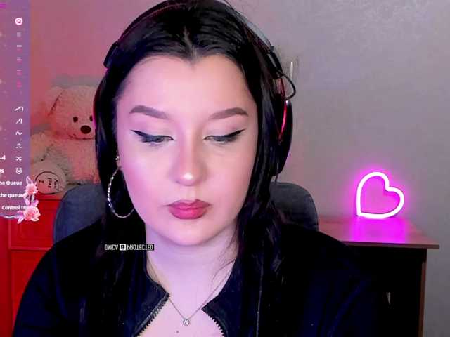 M-O-L-N-I-Y-A's BongaCams show and profile