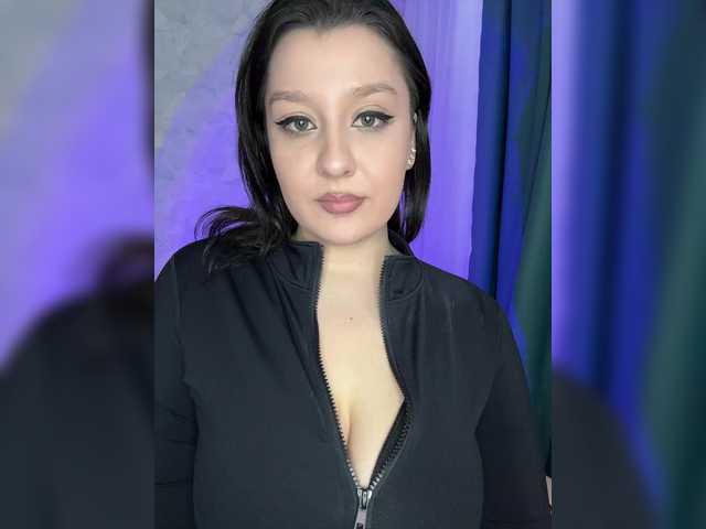 видео M-O-L-N-I-Y-A