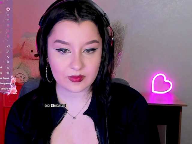 M-O-L-N-I-Y-A's BongaCams show and profile