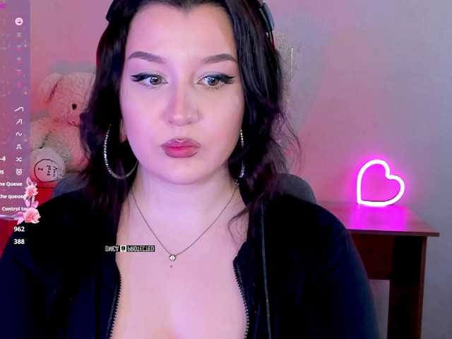 M-O-L-N-I-Y-A's BongaCams show and profile