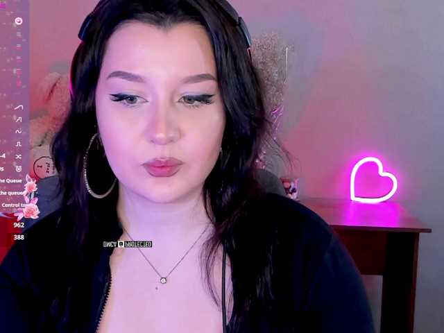 M-O-L-N-I-Y-A's BongaCams show and profile