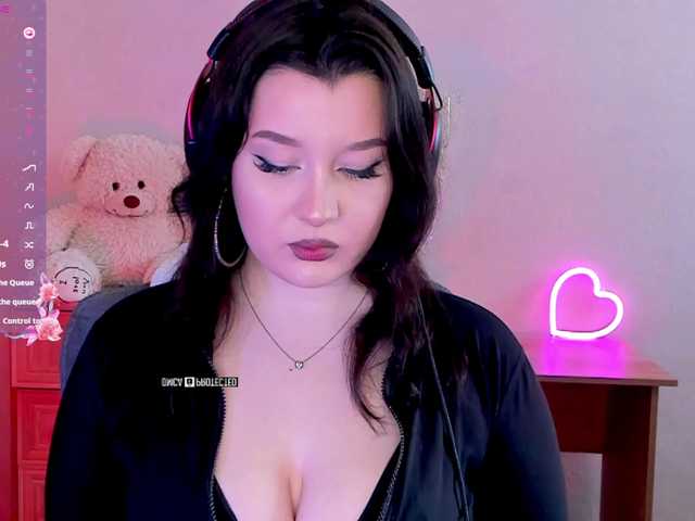 M-O-L-N-I-Y-A's BongaCams show and profile