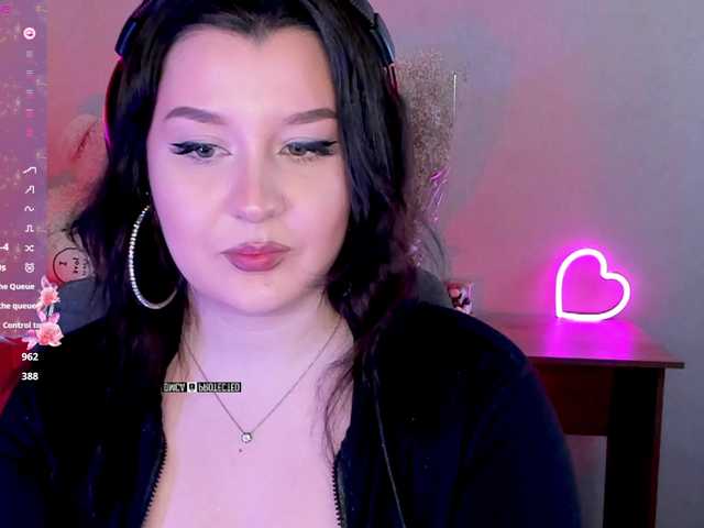 M-O-L-N-I-Y-A's BongaCams show and profile