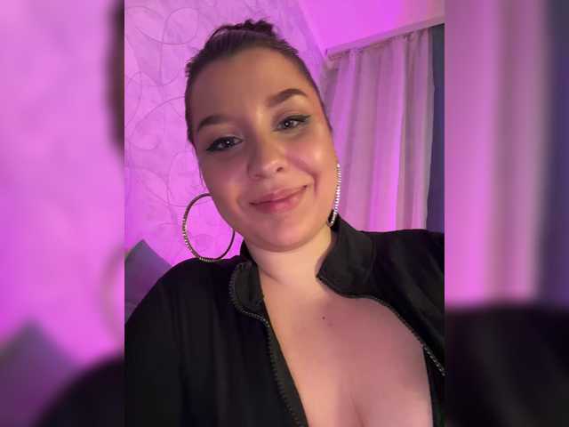 M-O-L-N-I-Y-A's BongaCams show and profile