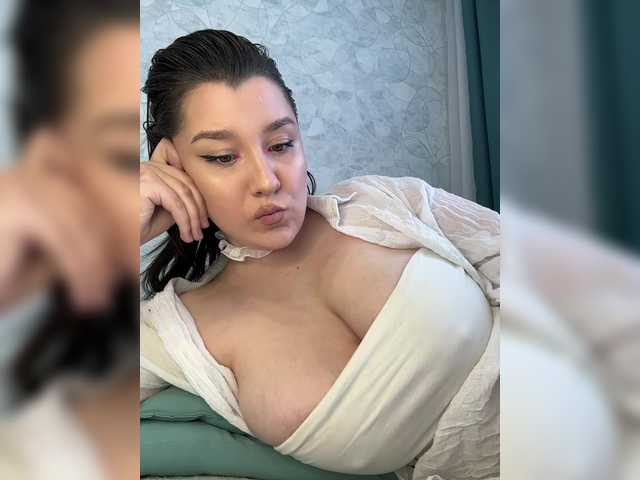 видео с M-O-L-N-I-Y-A