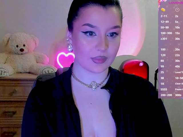 M-O-L-N-I-Y-A's BongaCams show and profile